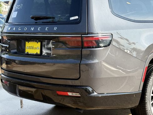 New 2025 Jeep Wagoneer L Series II image 10