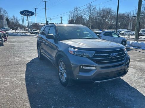 Certified 2022 Ford Explorer XLT w/ Equipment Group 202A image 3