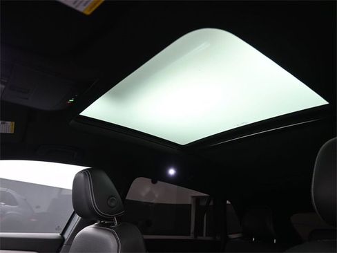 Certified 2023 Volkswagen Atlas Cross Sport SE image 2