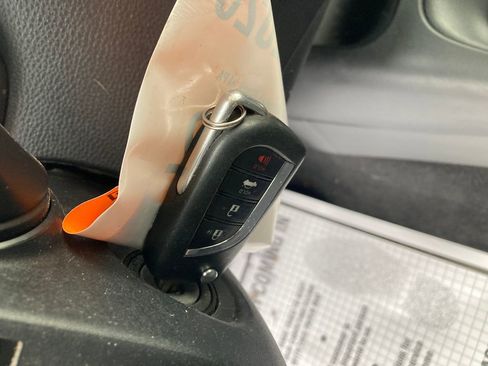 Used 2020 Toyota Corolla LE image 39