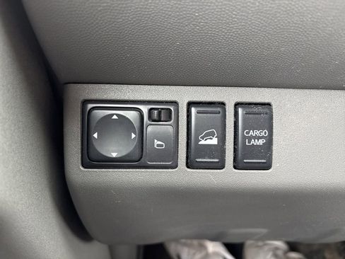 Used 2014 Nissan Frontier SL AWD/4WD image 17
