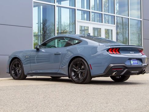 Used 2025 Ford Mustang GT RWD image 8