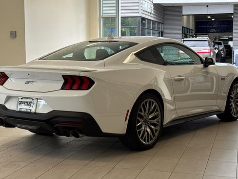Used 2026 Ford Mustang GT Premium RWD image 4