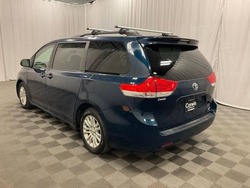 Used 2011 Toyota Sienna XLE w/ Entertainment Pkg image 4