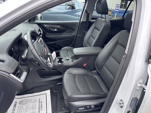 Used 2024 GMC Terrain SLT w/ Infotainment Package II image 9