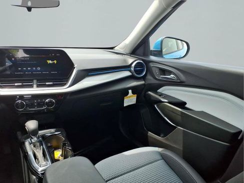 Used 2026 Chevrolet Trax LT w/ Driver Confidence Package FWD image 9