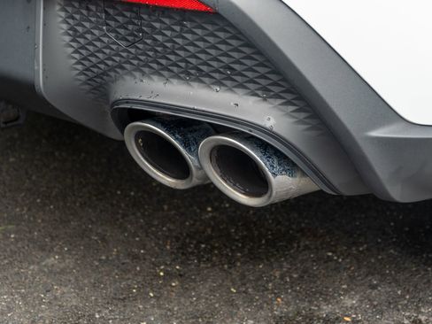 Certified 2023 Porsche Macan AWD/4WD image 42