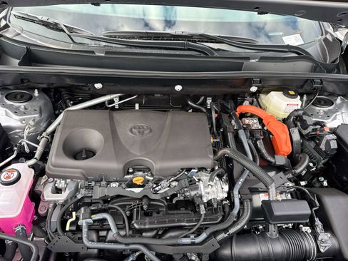 Used 2025 Toyota RAV4 XLE w/ Convenience Package image 9