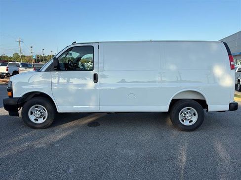 New 2025 Chevrolet Express 2500 w/ Enhanced Convenience Package RWD image 4