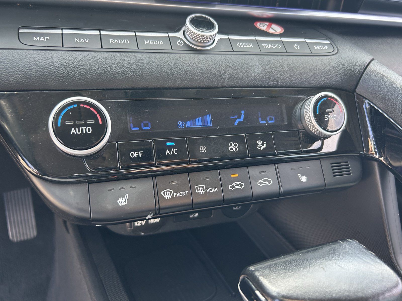 Used 2024 Hyundai Elantra Limited FWD image 19