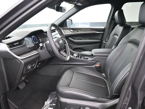 New 2026 Jeep Grand Cherokee L Limited w/ Limited Altitude Package AWD/4WD image 10