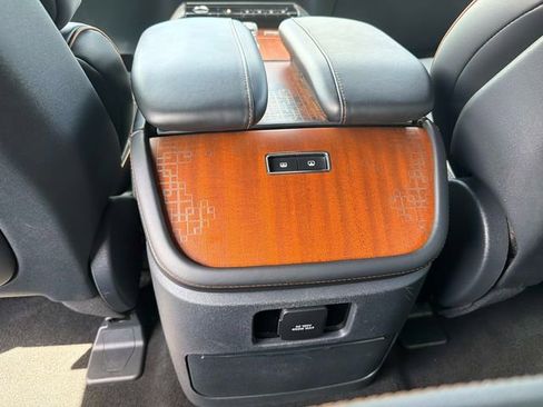 Used 2025 Lincoln Navigator L Black Label AWD/4WD image 16