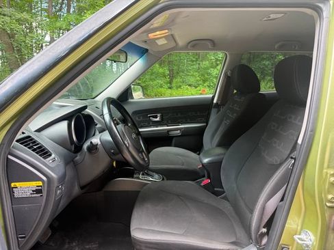 Used 2013 Kia Soul + FWD image 7