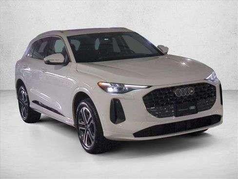 Certified 2025 Audi Q5 Premium Plus w/ Premium Plus image 3