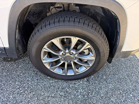 Used 2019 Jeep Cherokee Latitude Plus image 11