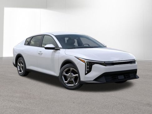 New 2026 Kia K4 LXS FWD image 8