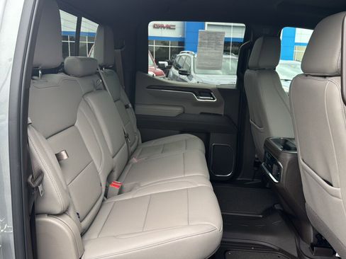 Used 2025 GMC Sierra 1500 SLT image 12