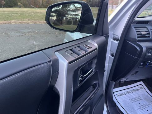 Used 2022 Toyota 4Runner SR5 Premium image 18