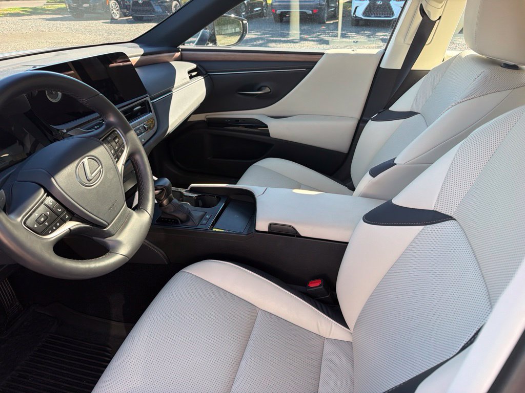 Used 2025 Lexus ES 300h w/ Premium Package FWD image 7