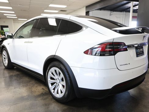 Used 2016 Tesla Model X Performance AWD/4WD image 10