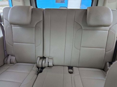 Used 2019 Chevrolet Suburban LT image 18