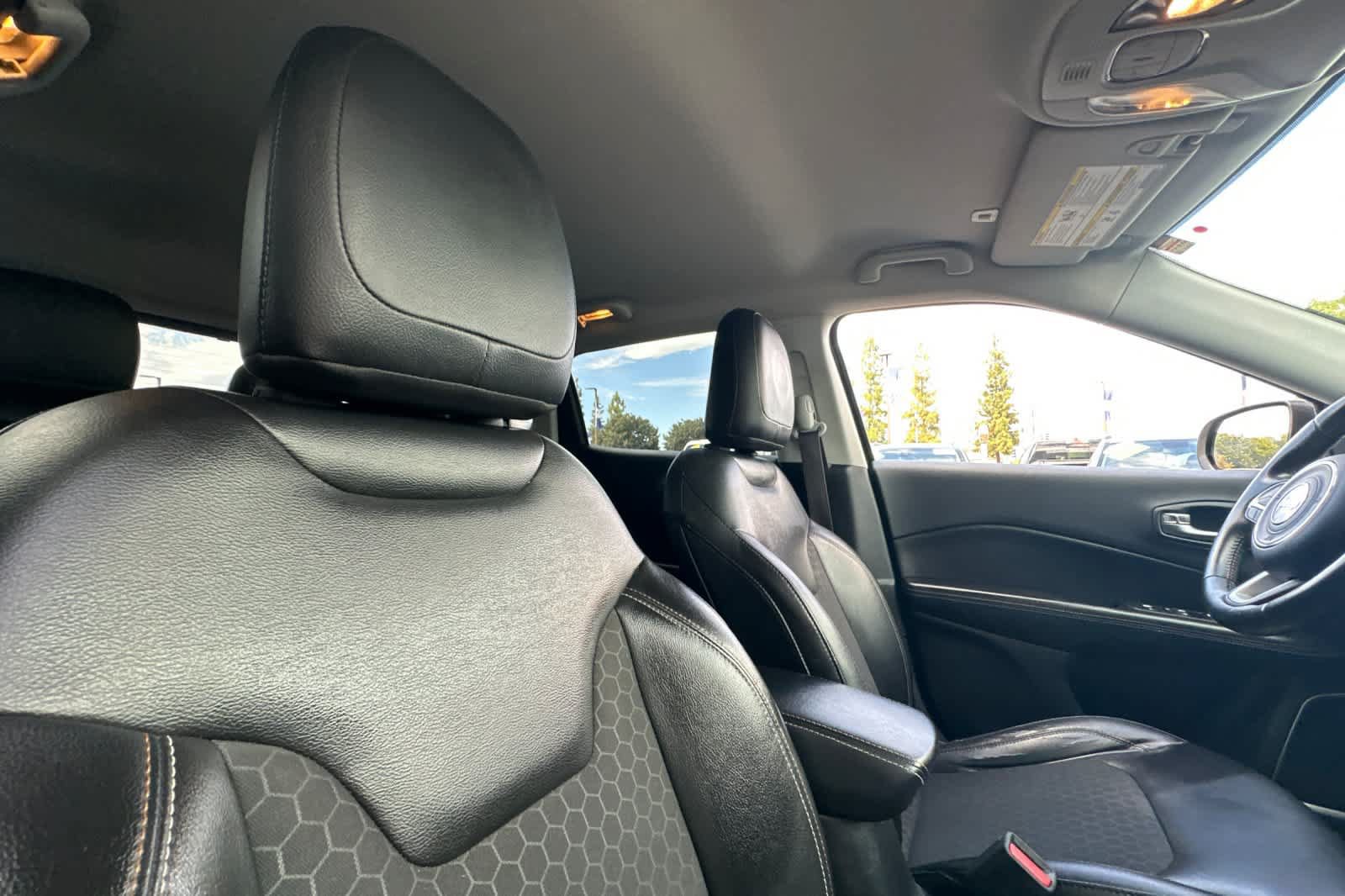Used 2018 Jeep Compass Latitude FWD image 17