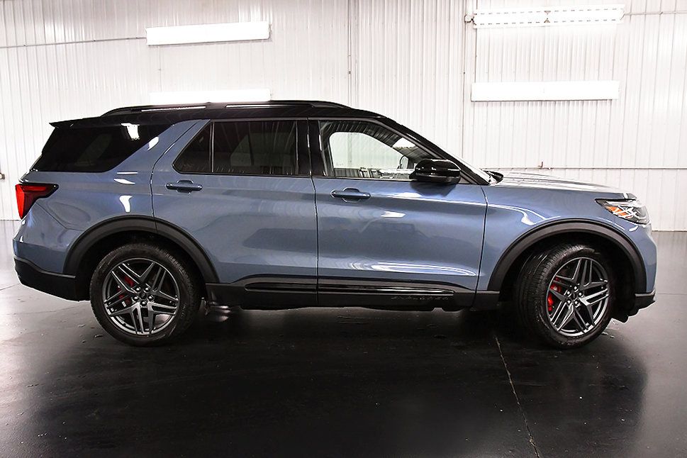 Used 2025 Ford Explorer ST AWD/4WD image 8