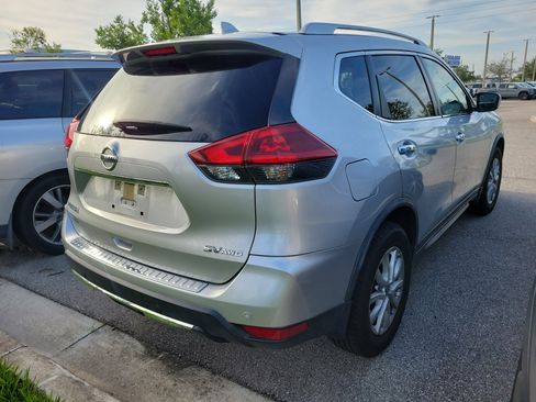 Used 2019 Nissan Rogue SV AWD/4WD image 3