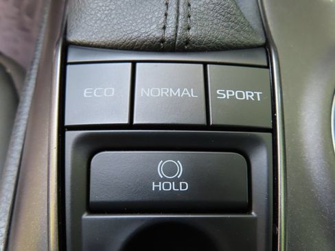 Used 2021 Toyota Camry XSE FWD image 11