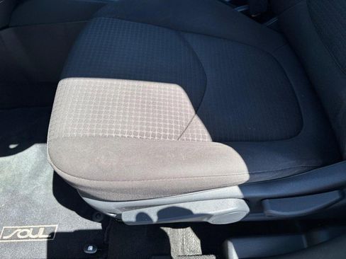Used 2012 Kia Soul FWD image 19