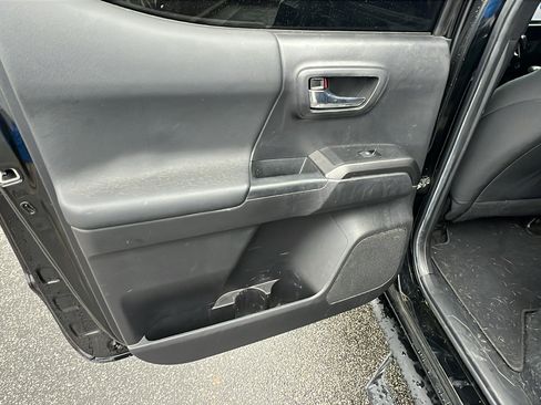 Used 2022 Toyota Tacoma TRD Sport image 22