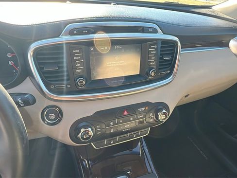 Used 2017 Kia Sorento EX image 27