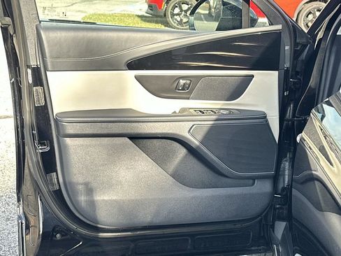 Used 2024 Lincoln Nautilus Reserve AWD/4WD image 23