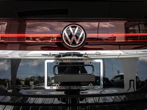 New 2026 Volkswagen Atlas SE FWD image 17