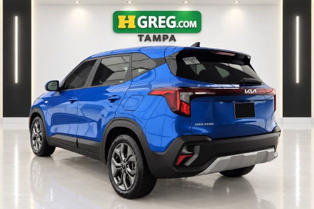 Used 2024 Kia Seltos LX AWD/4WD image 2