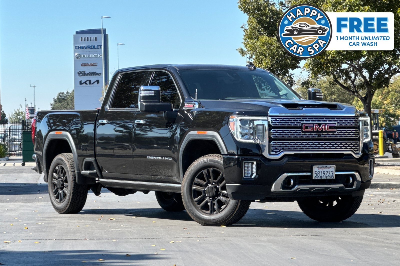 Used 2023 GMC Sierra 2500 Denali w/ Denali Black Diamond Edition AWD/4WD image 1