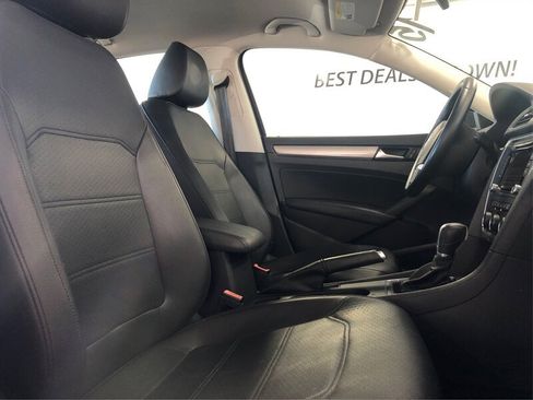 Used 2015 Volkswagen Passat 1.8T Limited Edition FWD image 9