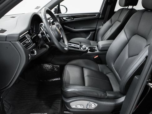 Certified 2026 Porsche Macan AWD/4WD image 22