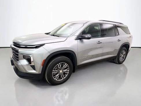 Used 2026 Chevrolet Traverse LT w/ Driver Confidence Package image 3