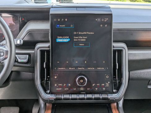 Certified 2025 GMC Yukon XL Denali AWD/4WD image 17