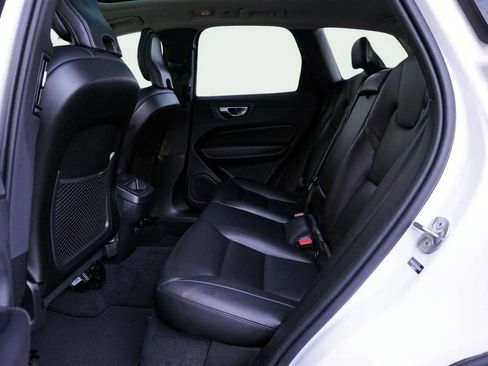 Used 2025 Volvo XC60 B5 Core AWD/4WD image 19