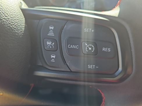 Used 2024 Jeep Wrangler Unlimited Rubicon w/ Convenience Group AWD/4WD image 17