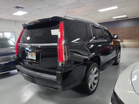Used 2020 Cadillac Escalade Luxury RWD image 5