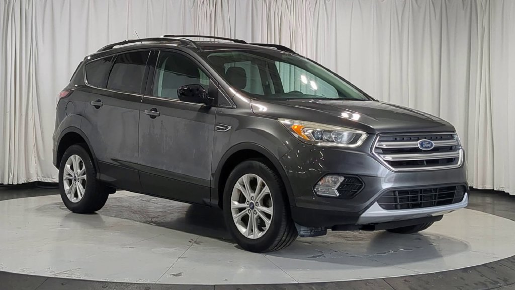 Used 2017 Ford Escape SE w/ Equipment Group 201A FWD image 3