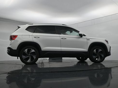 Used 2023 Volkswagen Taos SE AWD/4WD image 38