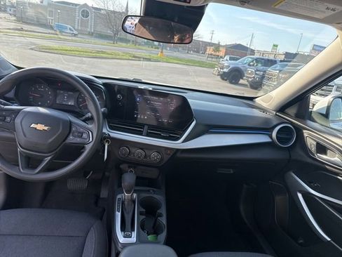 Used 2024 Chevrolet Trax LS w/ LS Convenience Package image 18