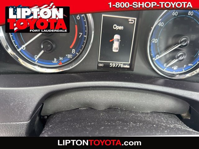 Used 2017 Toyota Corolla SE FWD image 1