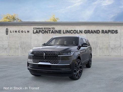 New 2026 Lincoln Navigator Reserve AWD/4WD image 2