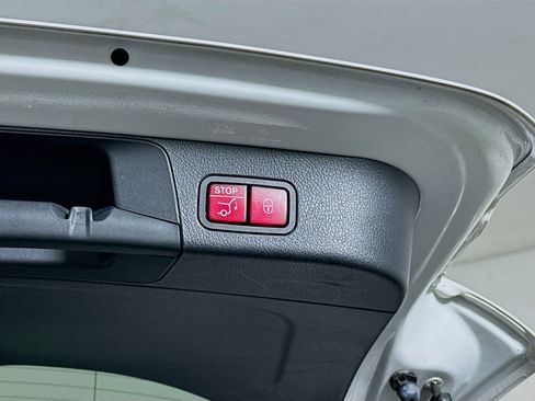 Used 2025 Mercedes-Benz GLB 250 4MATIC image 31