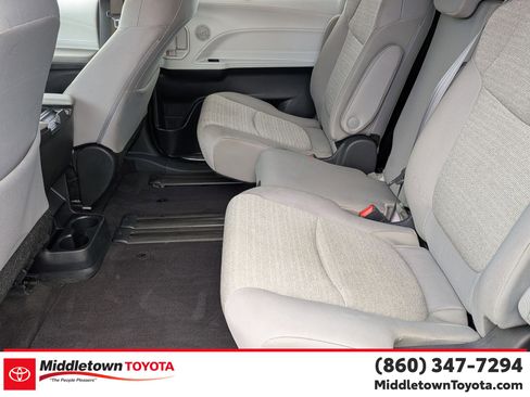 Certified 2025 Toyota Sienna LE AWD/4WD image 33